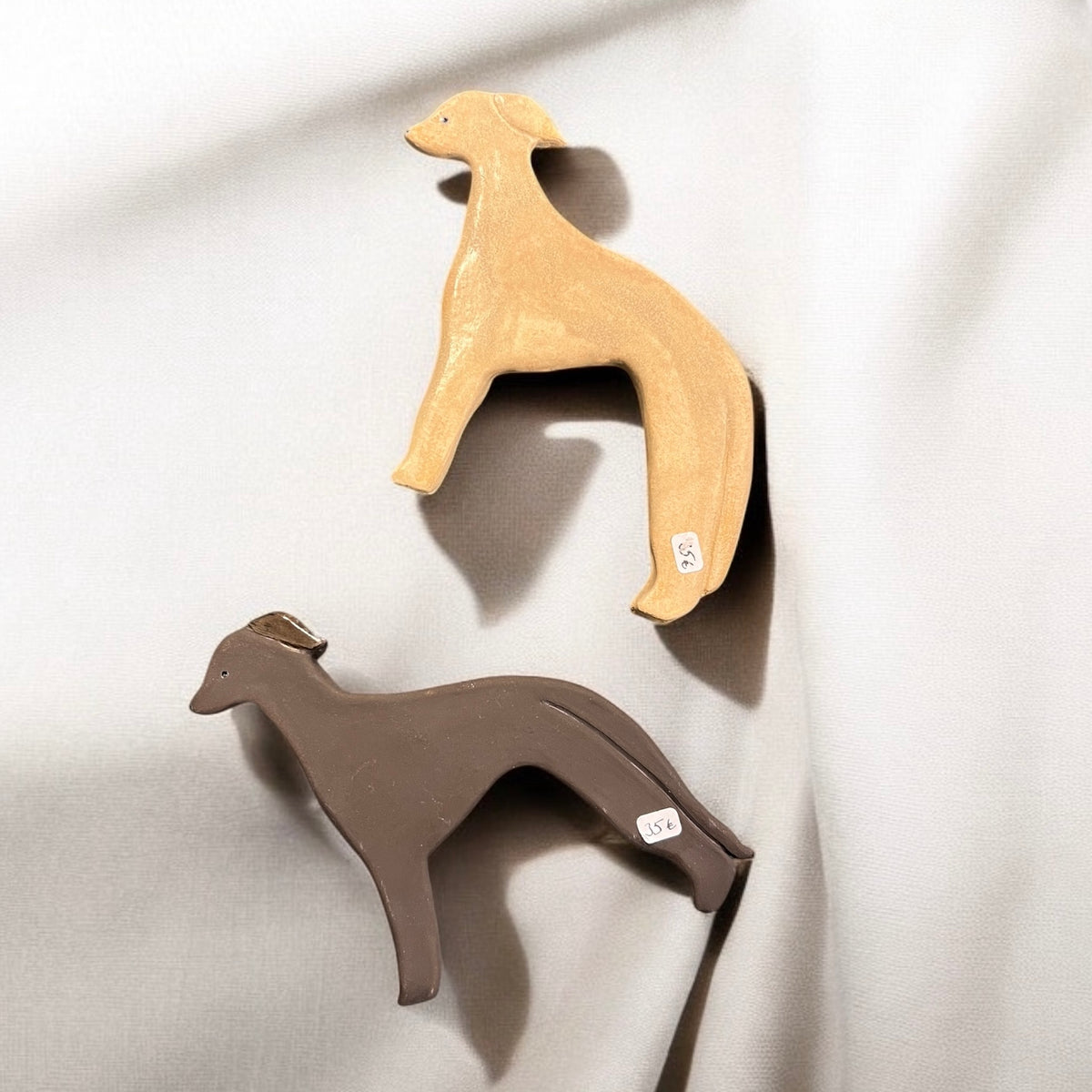 Dog wall figurine, ceramic (various colors)