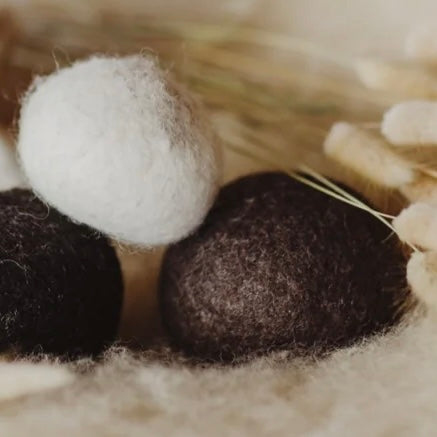 Durable and high-quality dog ​​toy ball, 100% wool