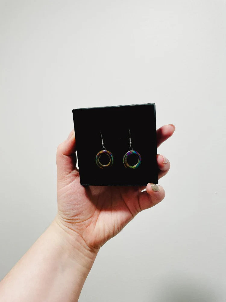 Hologram Donut -korvikset, secondhand-materiaaleista (eri värejä)
