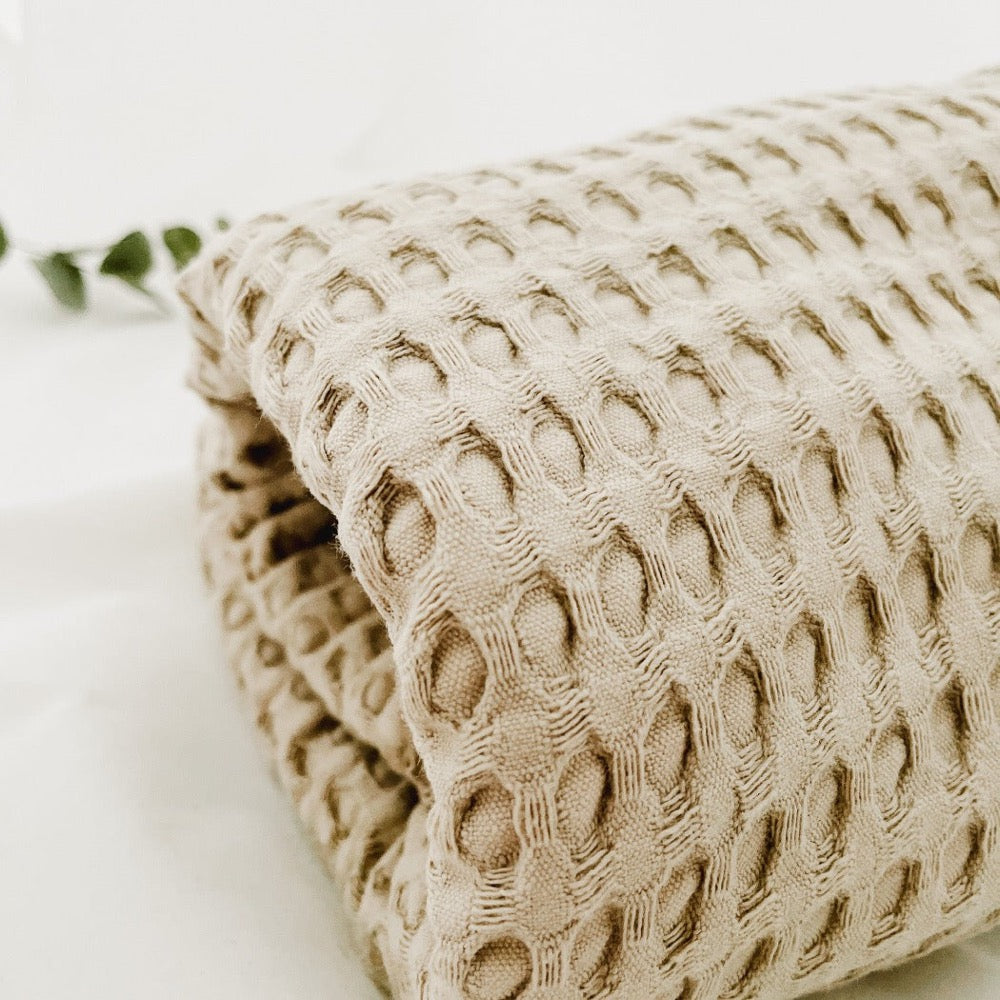Keltainen Design torkkupeitto vohvelikankaasta Kaarnavillan verkkokaupassa