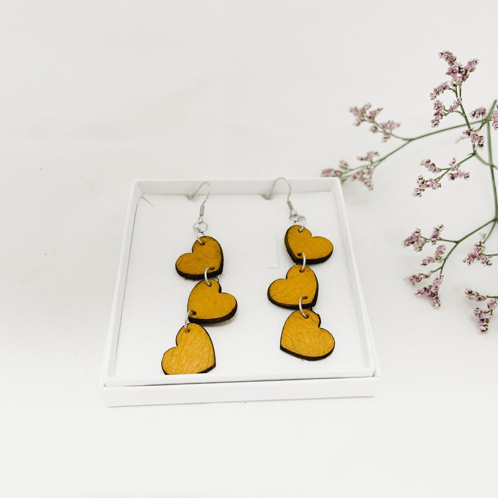 Heart earrings deerskin, (various colors)