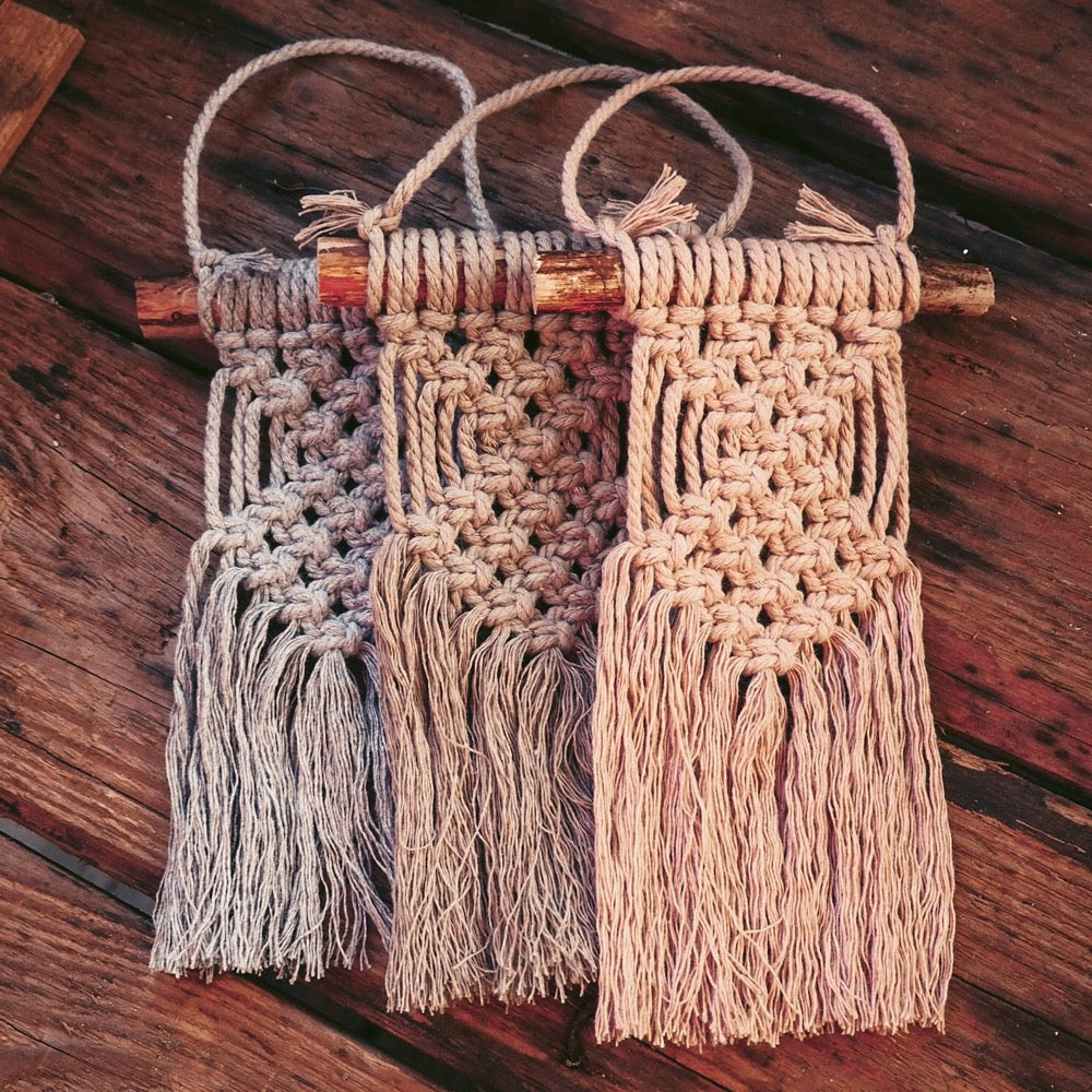 Diy minimacrame eri väreissä Kaarnavillan verkkokaupassa