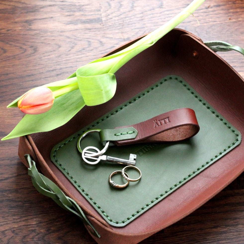 Trleatherdesigns avaimenperä x kaarnavilla 