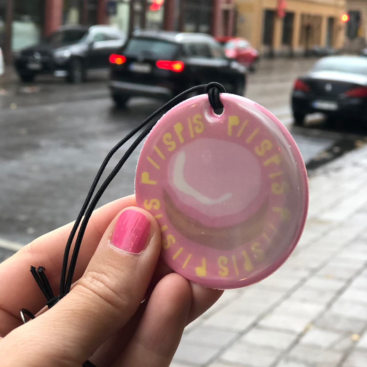 Kui designin vaaleanpunainen Piispis-heijastin. Pyöreä.